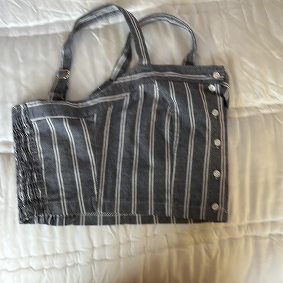 Brandy Melville striped grey and white adjustable cropped tank top - Picture 4 of 7